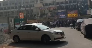 সংঘর্ষে জড়ালো ঢাকা কলেজ ও আইডিয়াল কলেজের শিক্ষার্থীরা