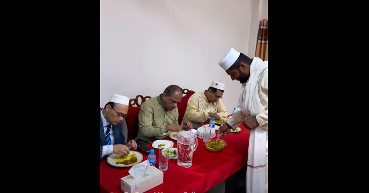 ডিআইজি-ডিসি-এসপিকে জামায়াত প্রার্থীর আপ্যায়ন, তীব্র প্রতিক্রিয়া