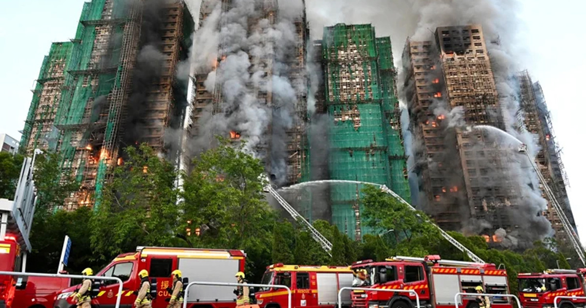 চীনে আবাসিক ভবনে অগ্নিকাণ্ডে ১২ জনের মৃত্যু