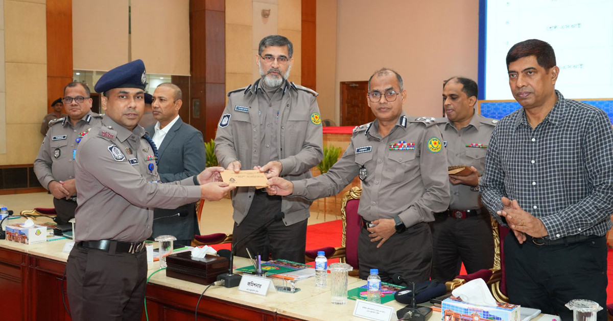 ডিএমপিতে নভেম্বর মাসে অপরাধ দমনে শ্রেষ্ঠ যারা