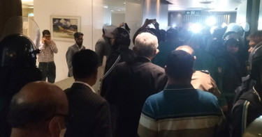 ভাতার প্রজ্ঞাপন কাল, অবরুদ্ধ অবস্থা থেকে সচিবালয় ছাড়লেন অর্থ উপদেষ্টা