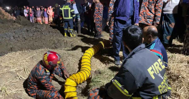 ৩৫ ফুটের গর্তে পড়া ২ বছরের শিশুটি ৯ ঘণ্টায়ও উদ্ধার হয়নি
