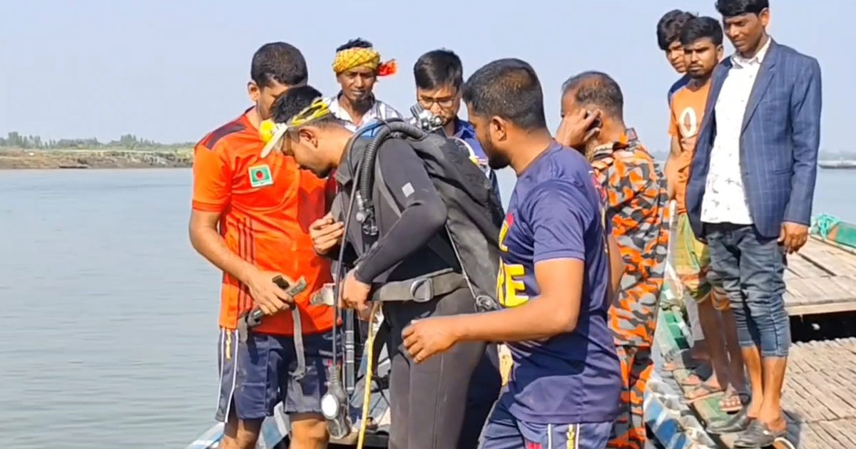 যমুনা নদীতে নৌকা থেকে পড়ে যুবক নিখোঁজ