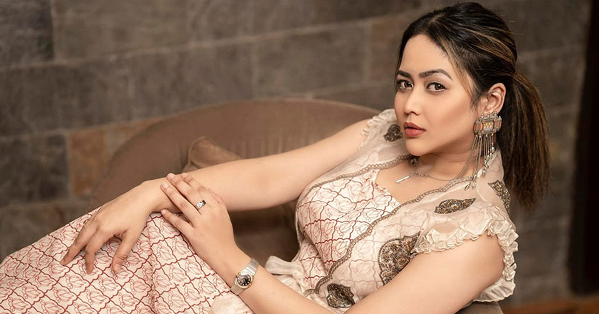 ‘প্রতারক পুরুষ বিশ্বাসঘাতকতা গোপন রাখে'