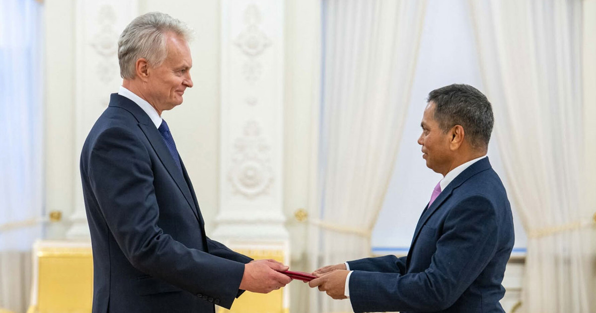 লিথুয়ানিয়ার রাষ্ট্রপতির কাছে রাষ্ট্রদূতের পরিচয়পত্র পেশ