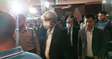 ৬ ঘণ্টা অবরুদ্ধ, পুলিশি নিরাপত্তায় বাসায় ফিরলেন অর্থ উপদেষ্টা