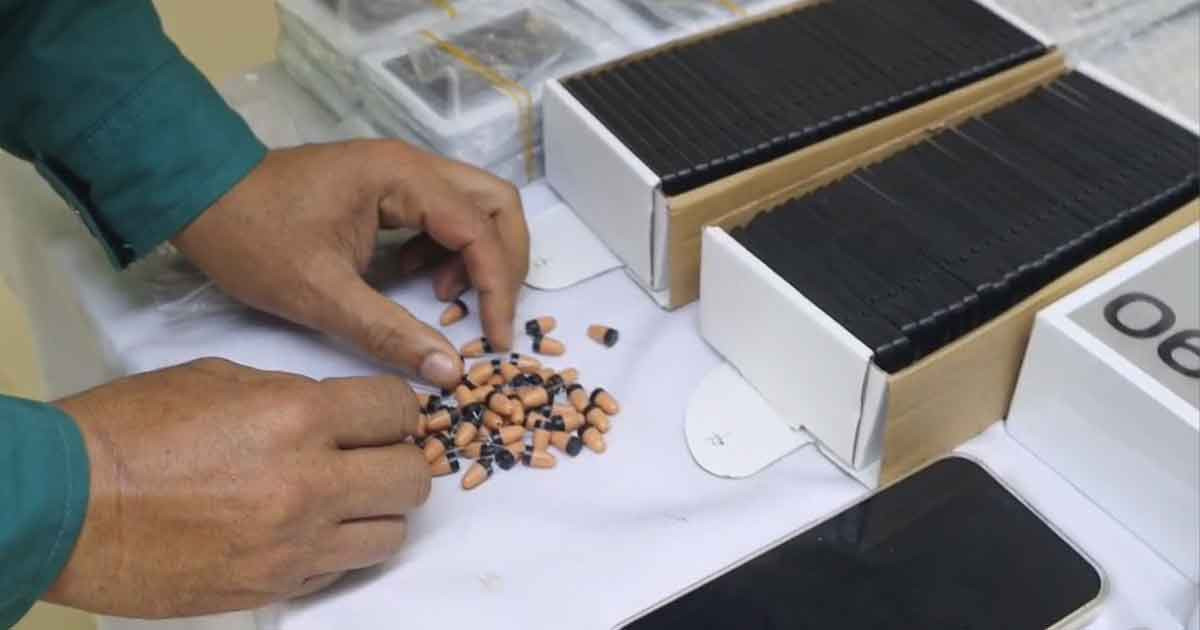 বিমানবন্দরে বিপুল পরিমাণ স্পাই ডিভাইসসহ ধরা পড়লেন দুইজন