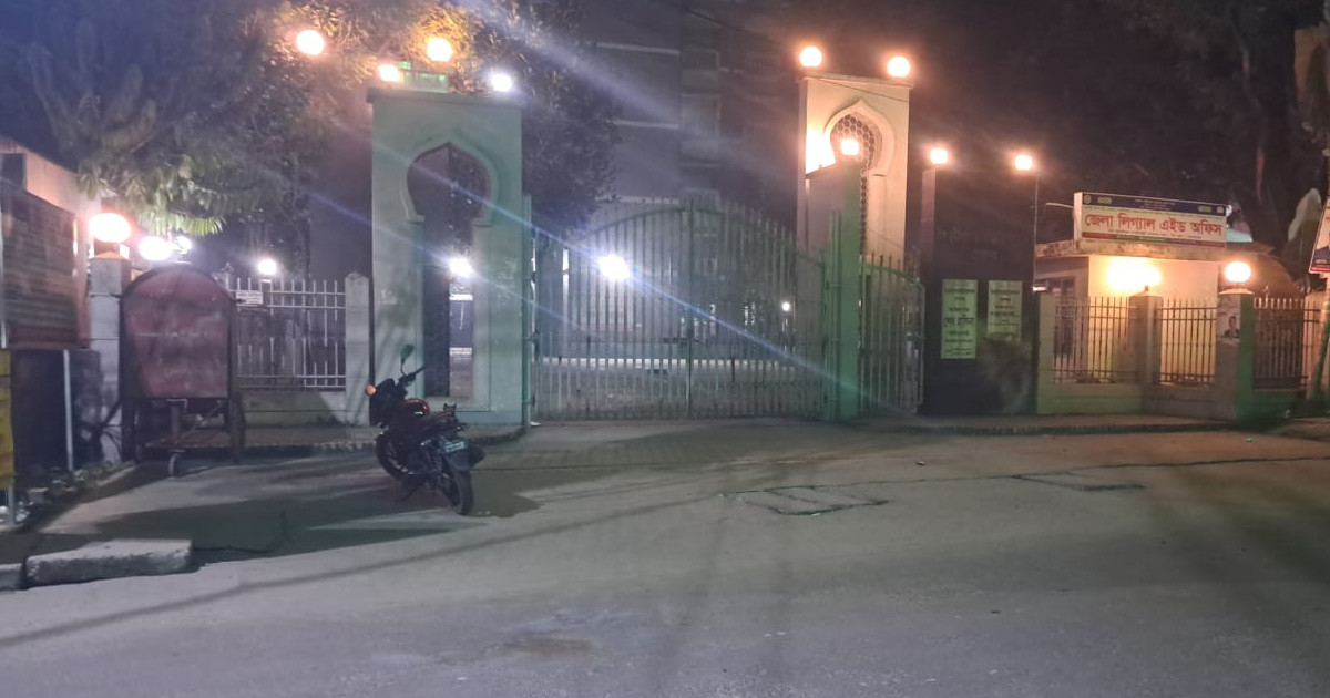 গোপালগঞ্জের আদালতপাড়ায় বিকট শব্দে ককটেল বিস্ফোরণ