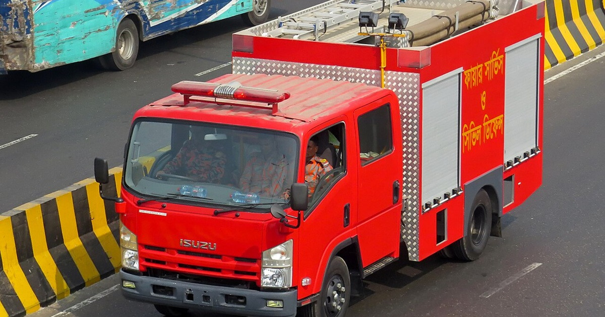 কেরানীগঞ্জে বহুতল ভবনে আগুন, নিয়ন্ত্রণে ১২ ইউনিট