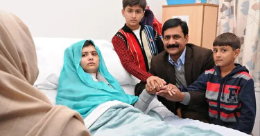 মাথায় গুলি লাগার পরও মৃত্যুর দুয়ার থেকে যেভাবে ফিরে আসেন মালালা