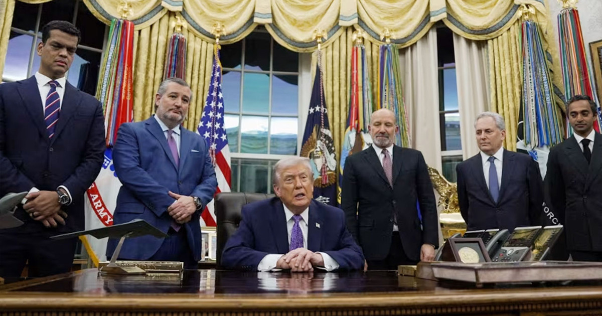 এআই নিয়ন্ত্রণে অঙ্গরাজ্যের বিধিনিষেধ ঠেকাতে ট্রাম্পের নির্বাহী আদেশ