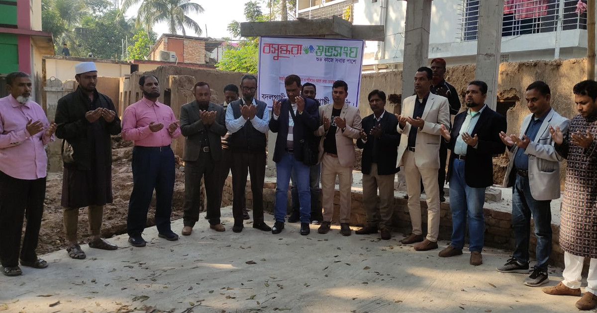 বদলগাছীতে বসুন্ধরা শুভসংঘের উদ্যোগে বধ্যভূমি সংরক্ষণে আলোচনা ও পরিচ্ছন্নতা কর্মসূচি