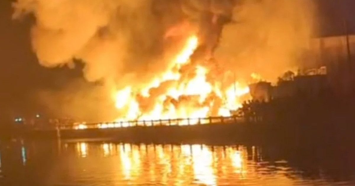 চট্টগ্রাম নগরীতে ঝুটের গুদামে আগুন