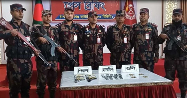মনোহরপুর সীমান্ত থেকে ৪টি পিস্তুল ও গুলি জব্দ