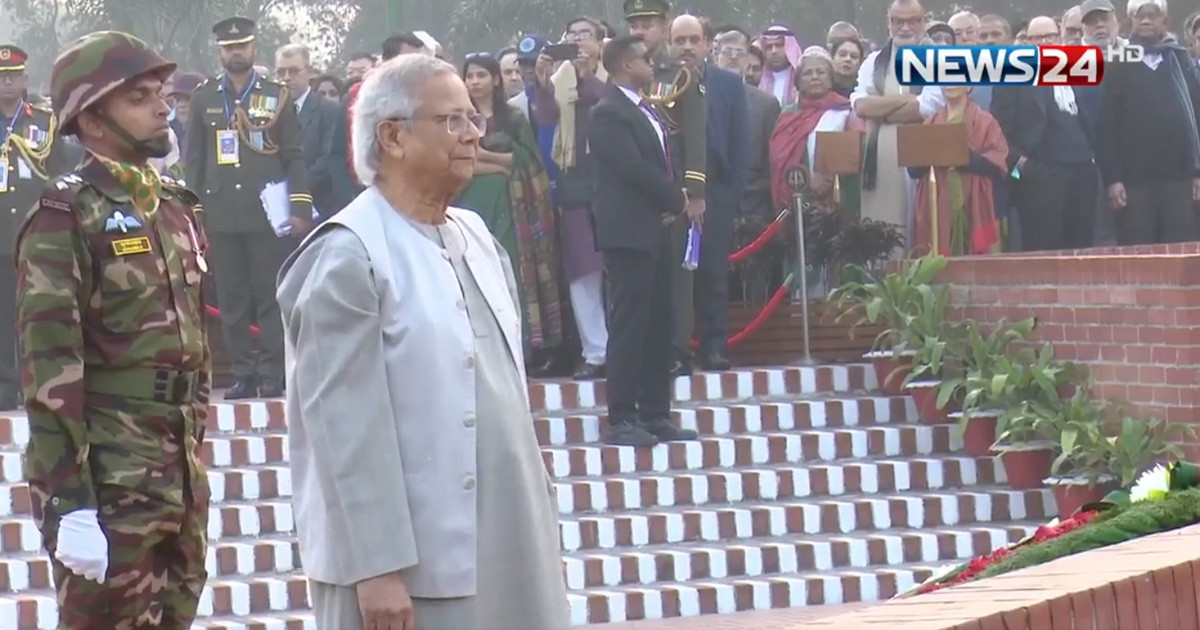 জাতীয় স্মৃতিসৌধে জাতির শ্রেষ্ঠ সন্তানদের প্রতি প্রধান উপদেষ্টার শ্রদ্ধা