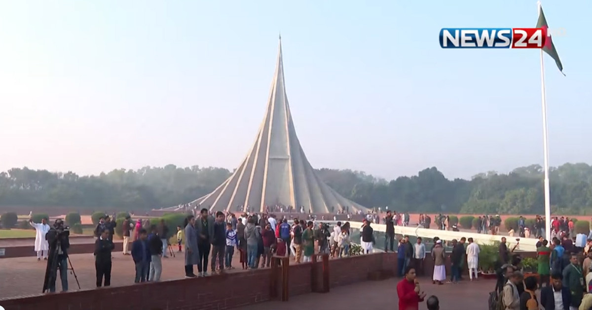 মহান বিজয় দিবসে জাতীয় স্মৃতিসৌধে জনসাধারণের উপচে পড়া ভিড়