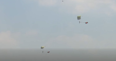 দেশের পতাকা হাতে ৫৪ জনের প্যারাট্রুপিং, বাংলাদেশের বিশ্বরেকর্ড