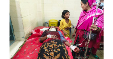 কালীগঞ্জে দুই সন্তানের জননীকে গলা কেটে হত্যার চেষ্টা