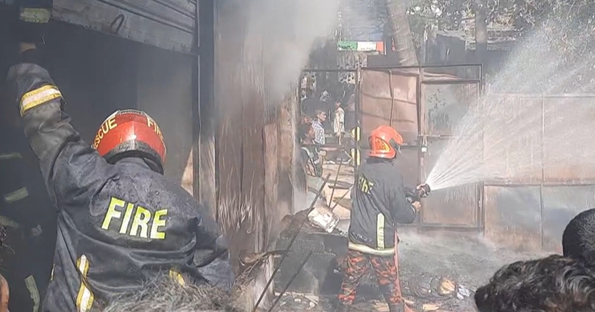 চট্টগ্রামে মার্কেটে আগুন