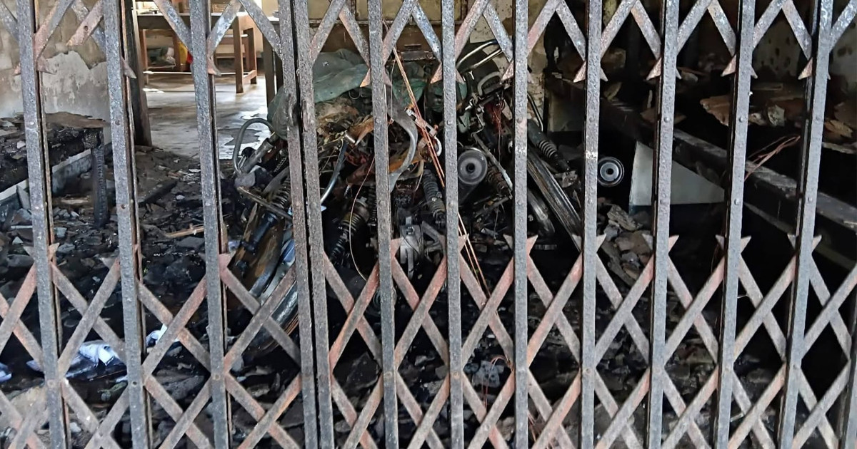 ফেনীতে গ্রামীণ ব্যাংকের কার্যালয়ে আগুন