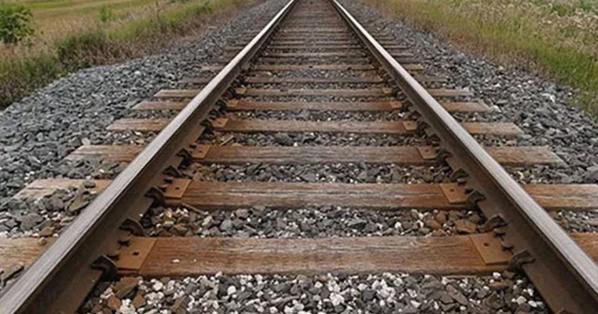 নারায়ণগঞ্জে ট্রেনে কাটা পড়ে ফল বিক্রেতার মৃত্যু