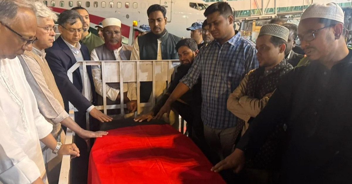 বিমানবন্দরে হাদির মরদেহ গ্রহণ করলেন যারা