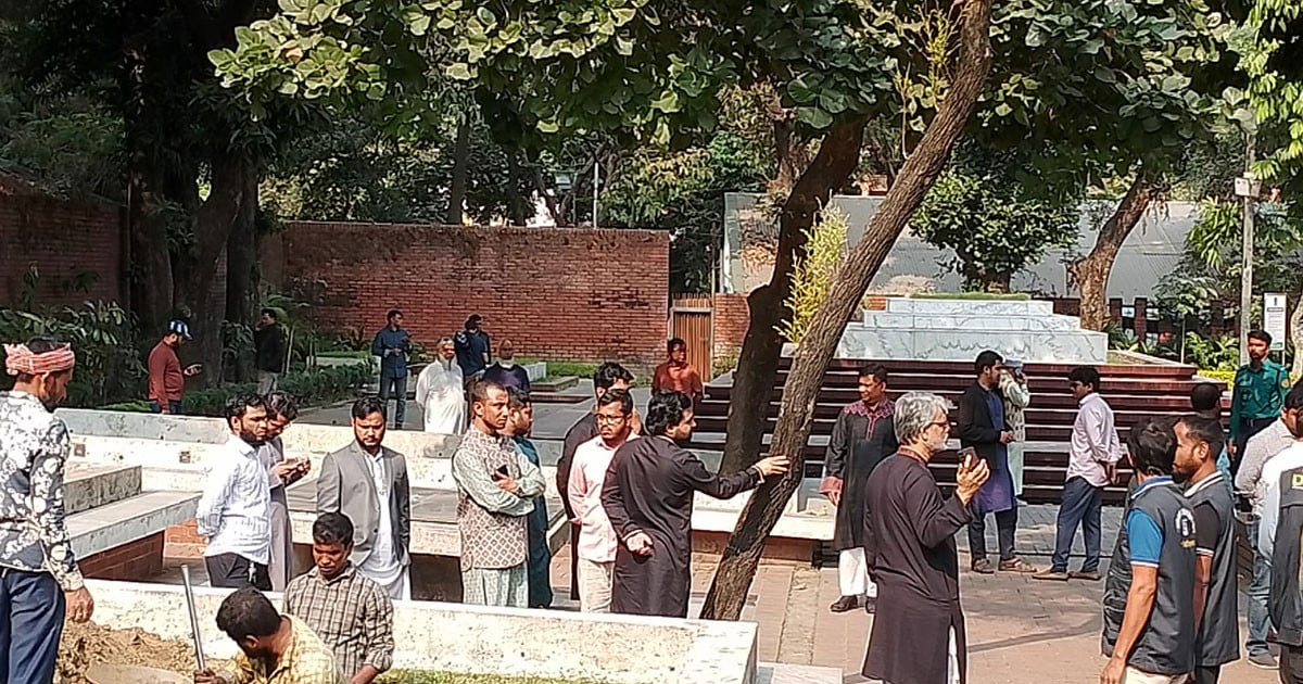 কবি কাজী নজরুলের সমাধির পাশে খোড়া হলো ওসমান হাদির কবর