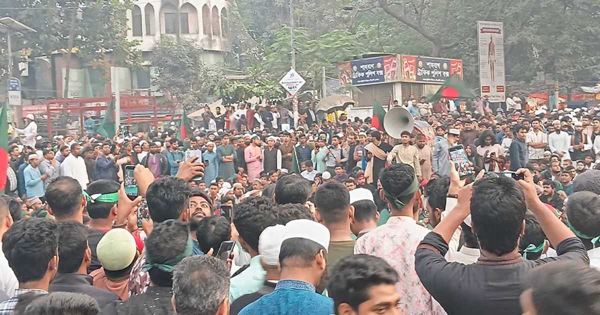 ওসমান হাদি হত্যার বিচার দাবিতে উত্তাল শাহবাগ