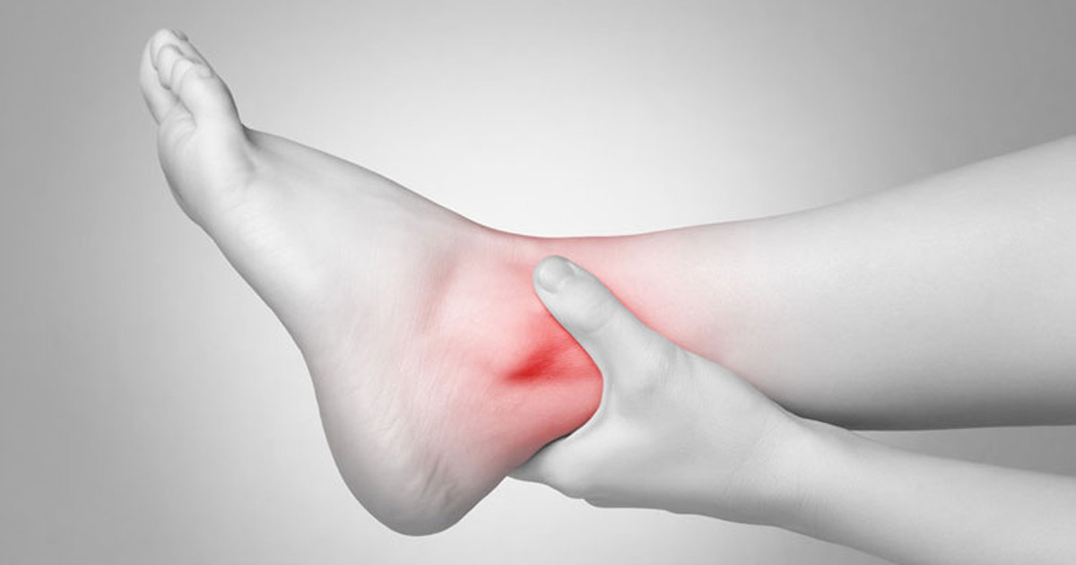 শীতে বাড়ছে পায়ের গোড়ালি ব্যথা: কারণ ও প্রতিকারের উপায়