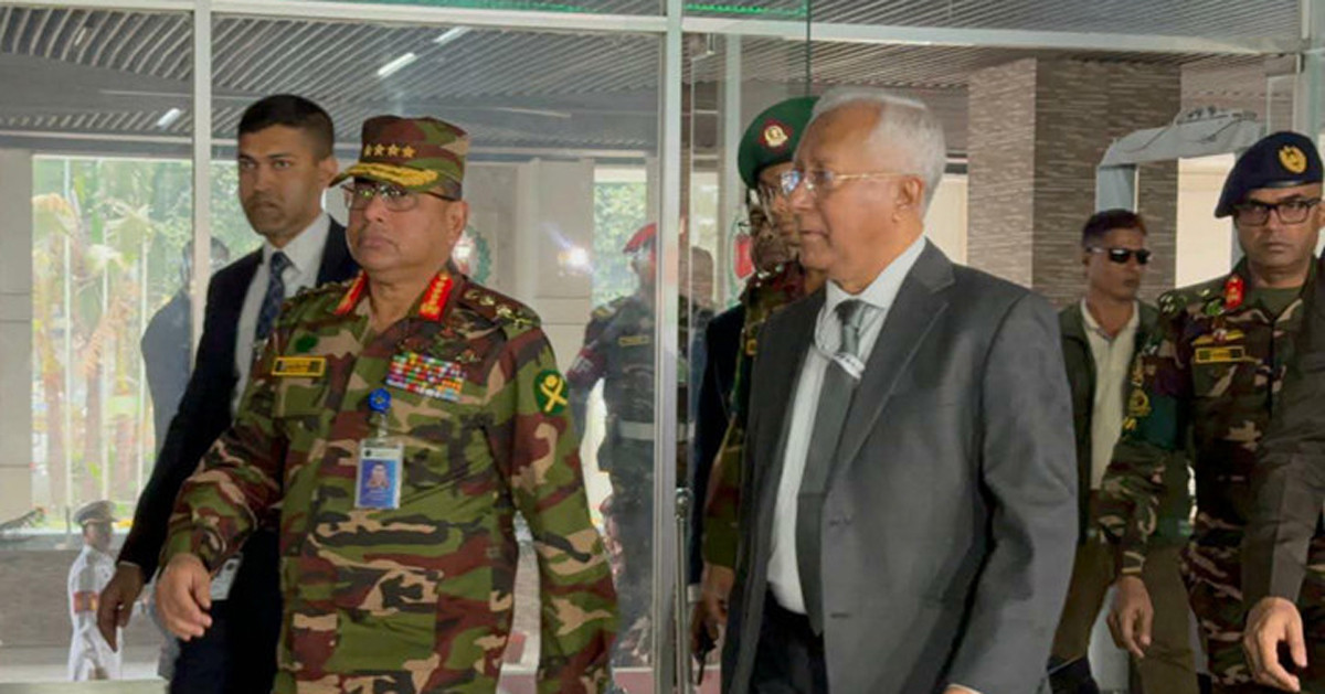 তিন বাহিনীর প্রধানের সঙ্গে বৈঠকে সিইসি