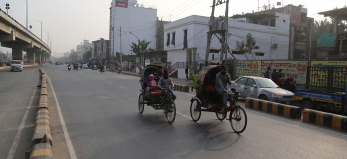 ঢাকার আকাশে রোদের দেখা নেই, তাপমাত্রা নিয়ে যা জানালো আবহাওয়া অফিস