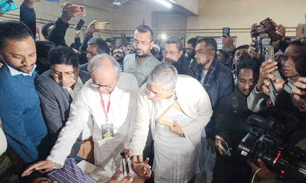 লক্ষীপুরে তালাবদ্ধ ঘরে দগ্ধ বেলালের পরিবারের পাশে দাঁড়ালেন তারেক রহমান