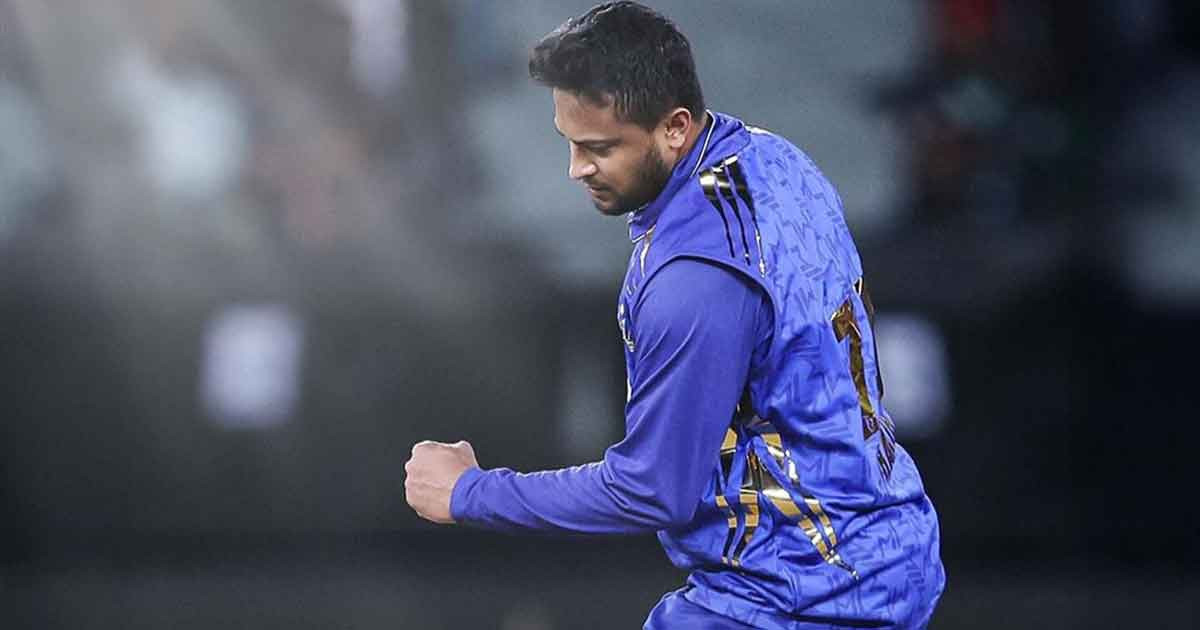 দুর্দান্ত বোলিংয়ের পর ব্যাট হাতে অপরাজিত থেকেই জেতালেন দল