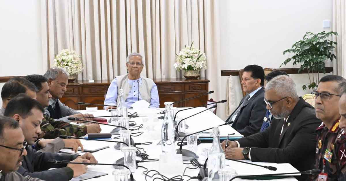 আইনশৃঙ্খলা পরিস্থিতি পর্যালোচনায় প্রধান উপদেষ্টার নেতৃত্বে বৈঠক