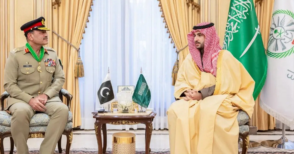 পাক সেনাপ্রধানকে সর্বোচ্চ রাষ্ট্রীয় পদক প্রদান করল সৌদি আরব