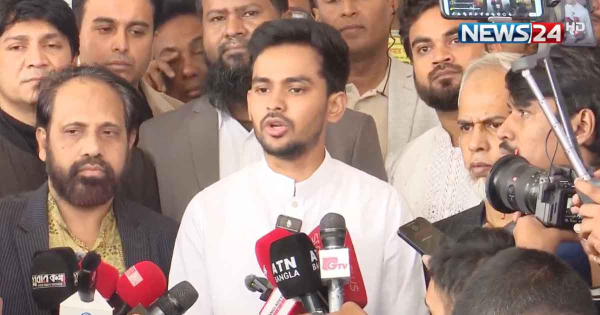 ঢাকা-১০ আসনের মনোনয়নপত্র সংগ্রহ করলেন আসিফ মাহমুদ