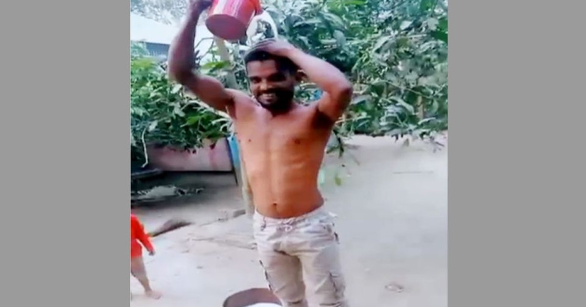 স্ত্রীকে তালাক দিয়ে দুধ দিয়ে গোসল