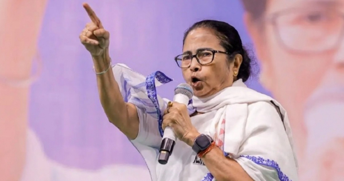বাংলায় হাত দিলে দিল্লি কেড়ে নেব: মমতা