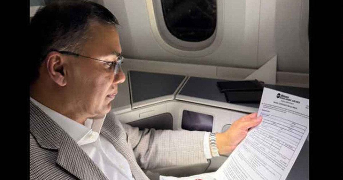 দেশে ফেরার বিমানে বসে তারেক রহমানের ফেসবুক পোস্ট