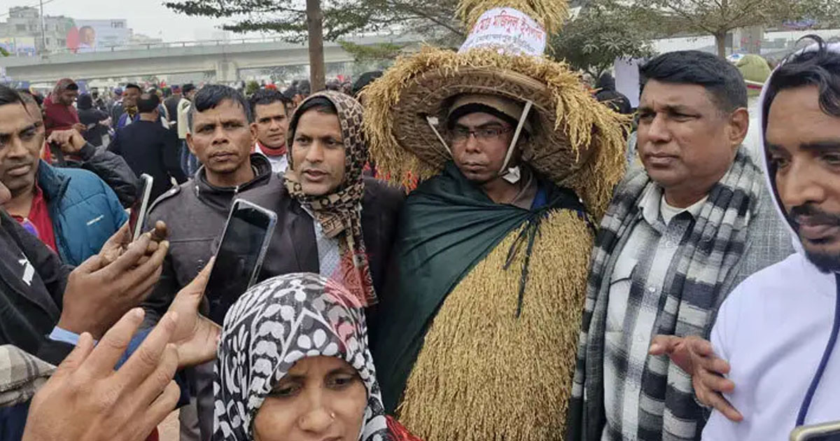 ধানের শীষে অভিনব সাজে মজিদুল, সেলফি তোলার হিড়িক