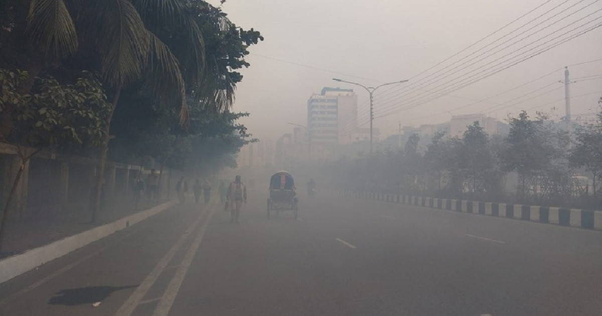 শীত জেঁকে বসেছে ঢাকায়