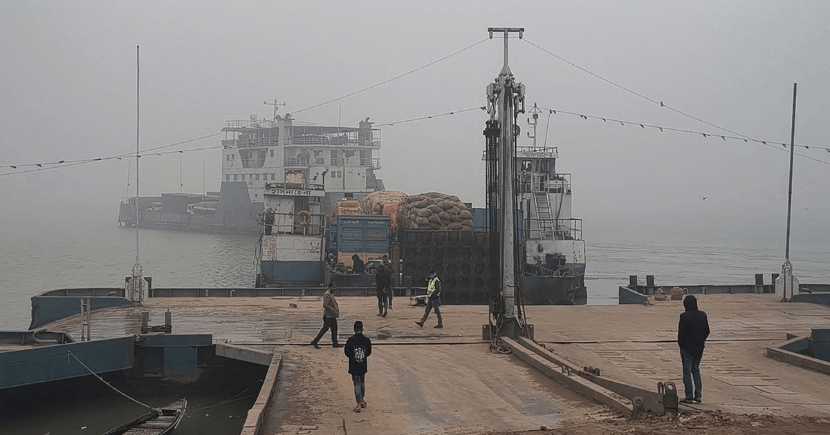 দৌলতদিয়া-পাটুরিয়া নৌরুটে ফেরি চলাচল শুরু