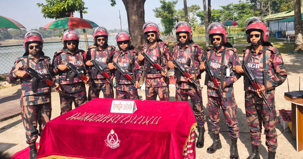 তাহিরপুর সীমান্ত থেকে ২৪টি শক্তিশালী ইলেকট্রিক ডেটোনেটর উদ্ধার