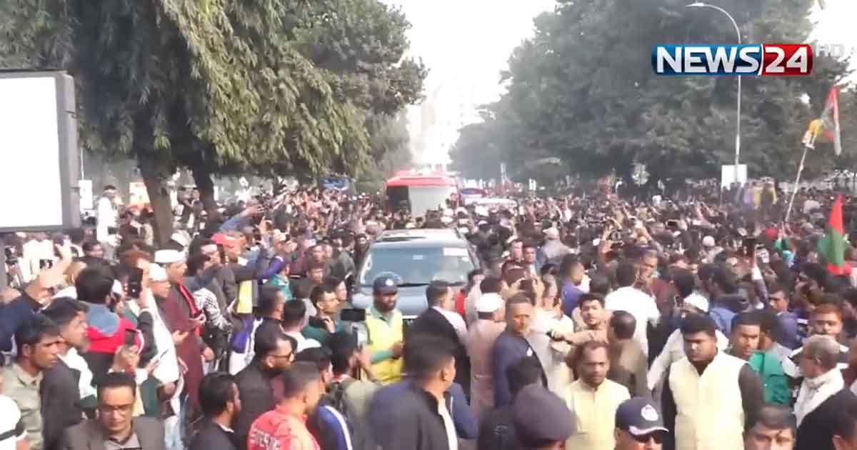 শহীদ জিয়াউর রহমানের মাজারের পথে তারেক রহমান