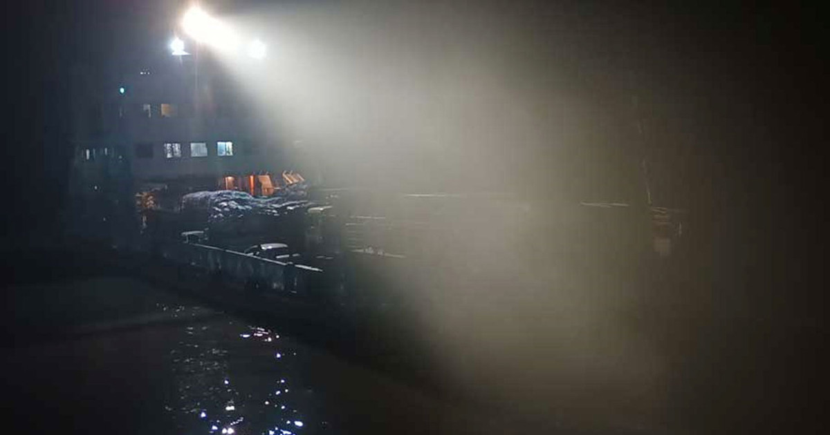 কুয়াশায় দেখা যাচ্ছে না বিকন বাতি,  পদ্মায় ফেরি চলাচল বন্ধ