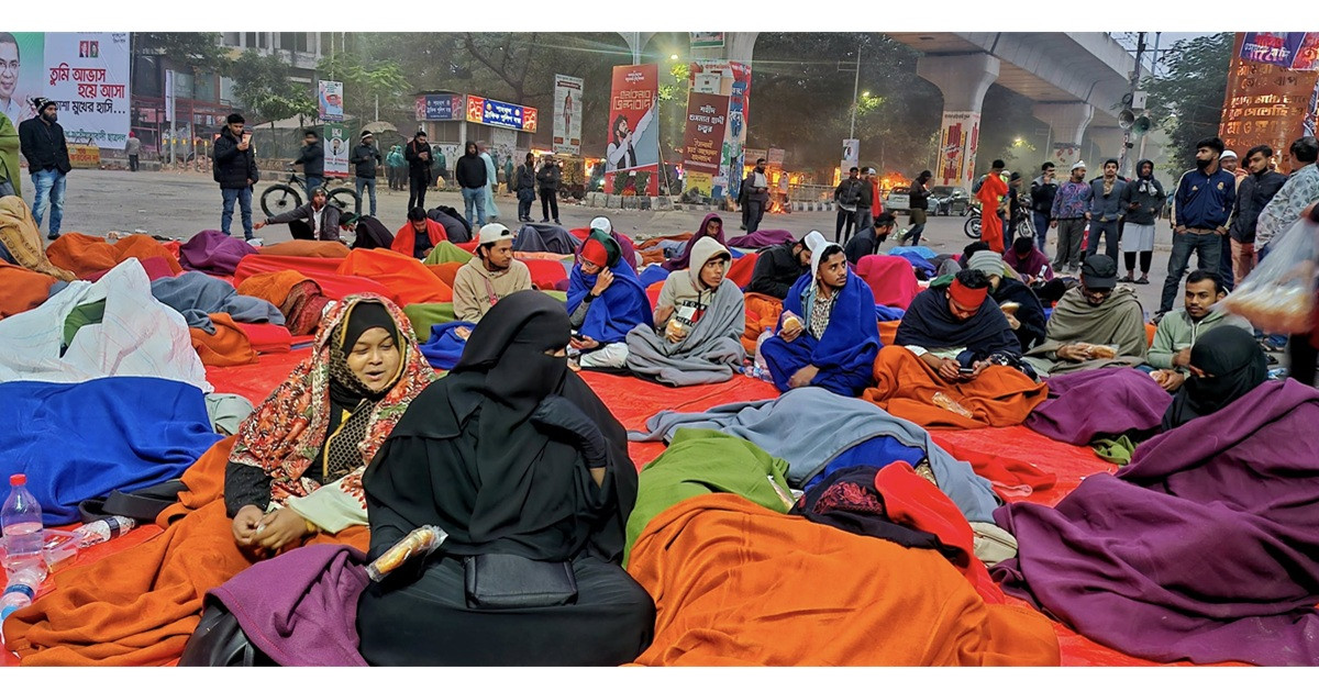 শহীদ ওসমান হাদির বিচার দাবিতে সকালেও শাহবাগে অবস্থান