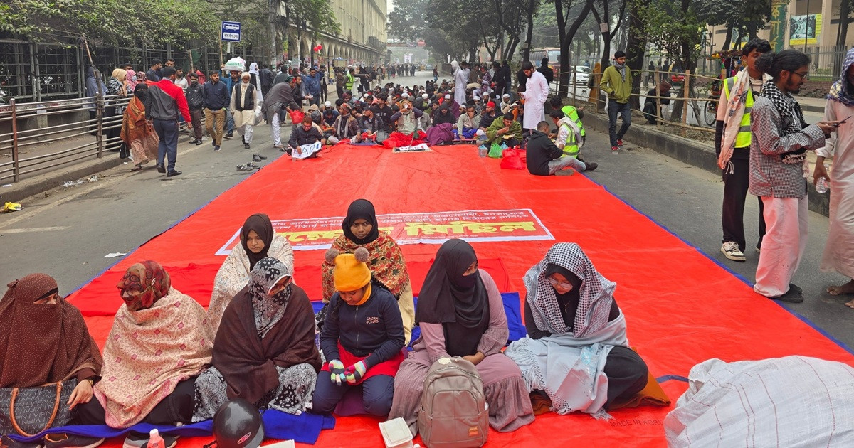 তারেক রহমানের চলাচলের জন্য শাহবাগ মোড় ছাড়ল ইনকিলাব মঞ্চ