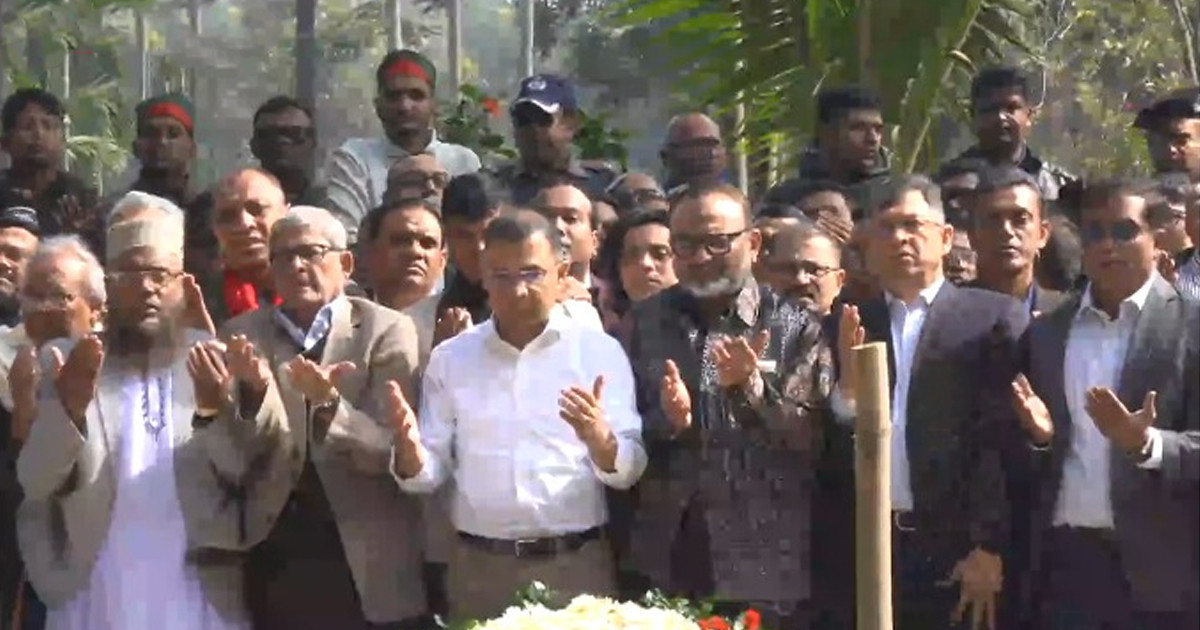 শহীদ ওসমান হাদির কবর জিয়ারত করলেন তারেক রহমান