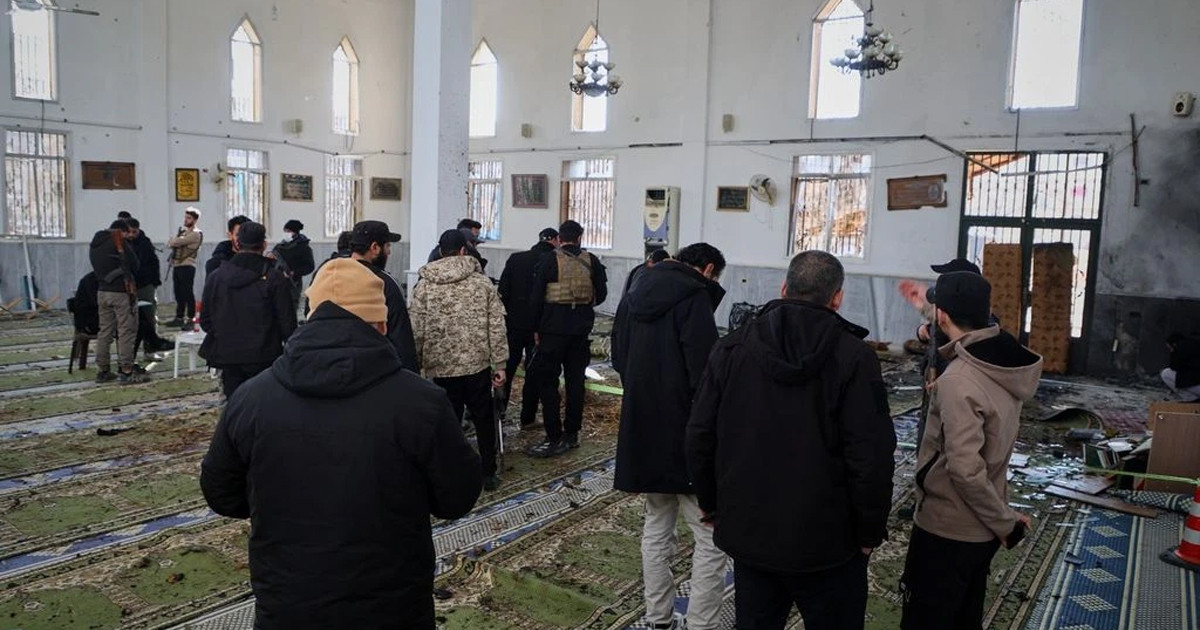 নামাজ চলাকালে মসজিদে বিস্ফোরণে সিরিয়ায় ঝরল ৮ প্রাণ