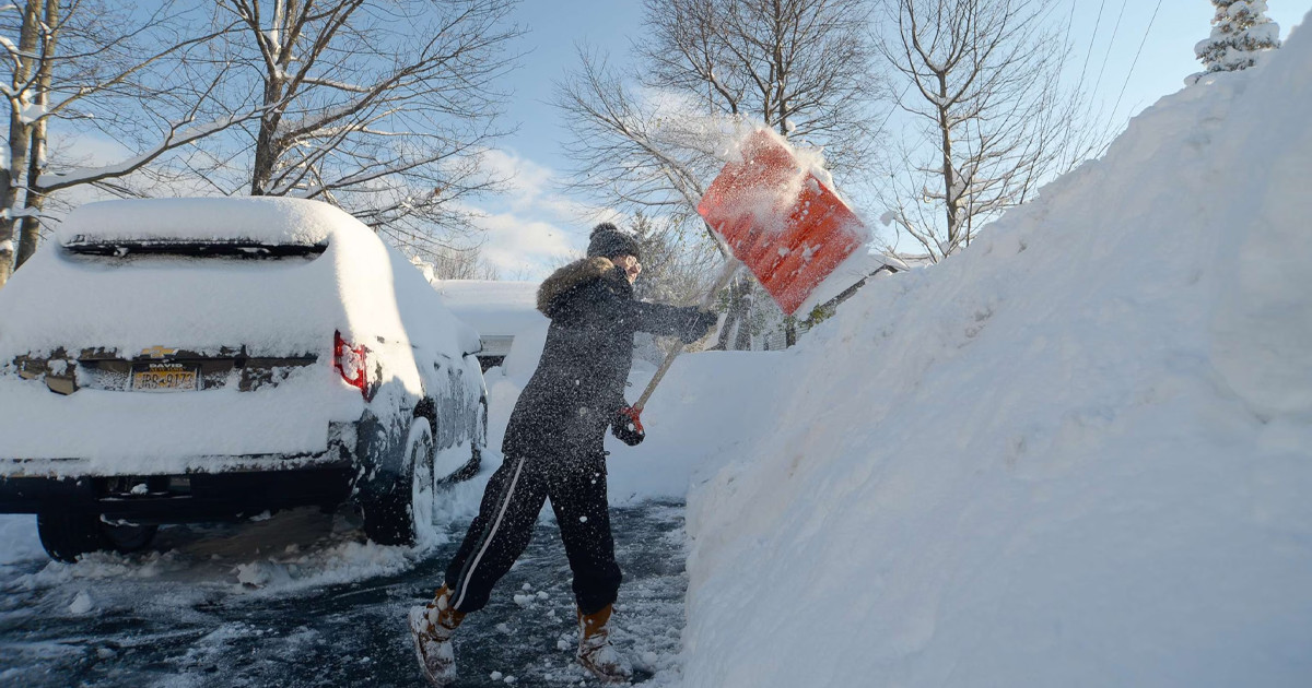 ব্যাপক তুষারঝড়ের কবলে যুক্তরাষ্ট্র, নিউইয়র্কে জরুরি অবস্থা জারি